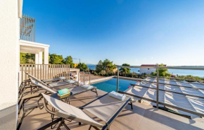 Cozy Home In Potirna Uvala Nova With Sauna